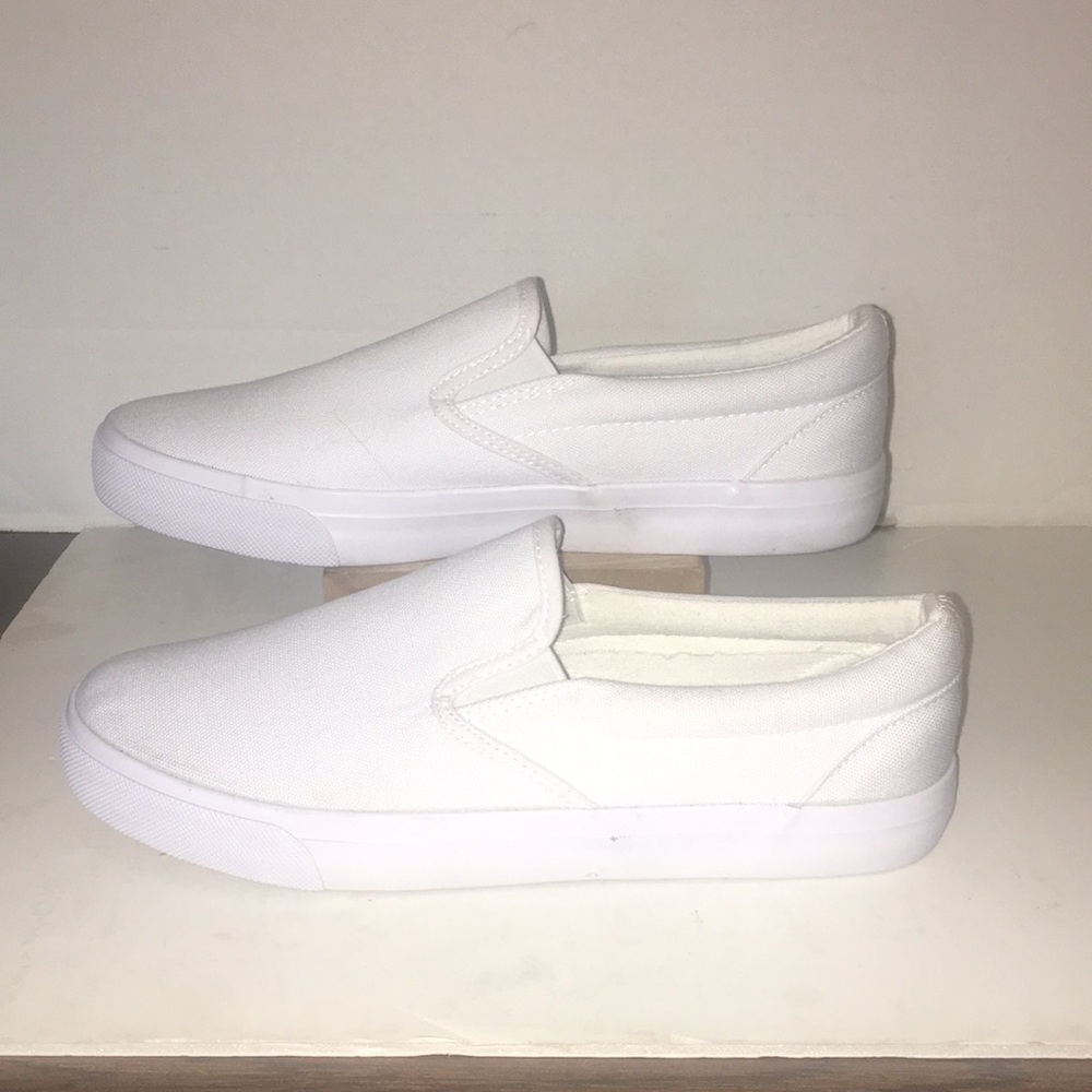 CIRRUS SLIP ON CANVAS BOAT SHOES BRIGHT WHITE MENS SIZE 9 WOMENS 11